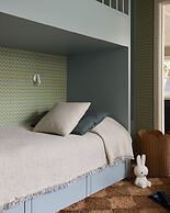 Portsea Paradise Pool and Tennis Court