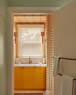 Portsea Paradise Pool and Tennis Court