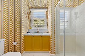 Portsea Paradise Pool and Tennis Court