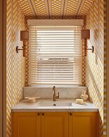 Portsea Paradise Pool and Tennis Court