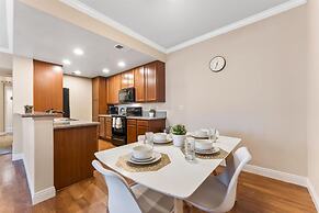 2BR Getaway Pool Gym Basketball Court Theater Access