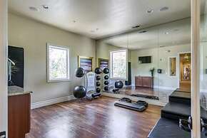 2BR Getaway Pool Gym Basketball Court Theater Access