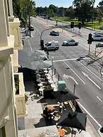 Spacious St Kilda Escape - Parking and City Views