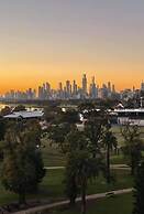 Spacious St Kilda Escape - Parking and City Views