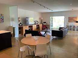 Spacious St Kilda Escape - Parking and City Views