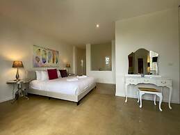 Spacious St Kilda Escape - Parking and City Views