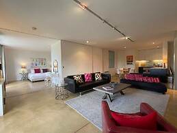 Spacious St Kilda Escape - Parking and City Views