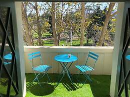Spacious St Kilda Escape - Parking and City Views