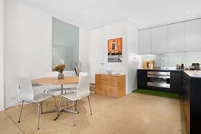 Spacious St Kilda Escape - Parking and City Views