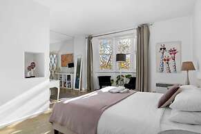 Spacious St Kilda Escape - Parking and City Views