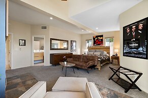 The Palms- Pool Jacuzzi and Pet Friendly