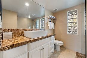 The Palms- Pool Jacuzzi and Pet Friendly