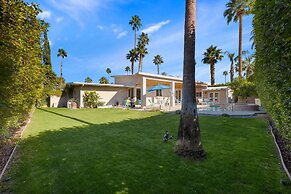 The Palms- Pool Jacuzzi and Pet Friendly