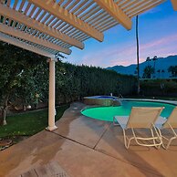 The Palms- Pool Jacuzzi and Pet Friendly