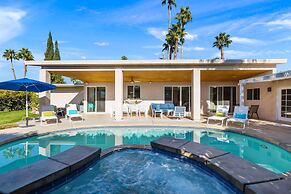 The Palms- Pool Jacuzzi and Pet Friendly