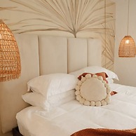 Mod Maya Hotel in Palm Springs