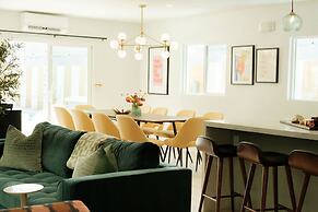 Mod Maya Hotel in Palm Springs