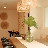 Mod Maya Hotel in Palm Springs