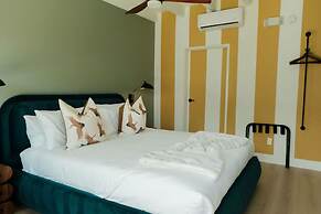 Mod Maya Hotel in Palm Springs