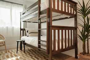 Mod Maya Hotel in Palm Springs