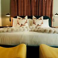 Mod Maya Hotel in Palm Springs