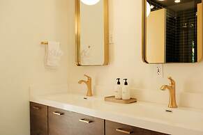 Mod Maya Hotel in Palm Springs