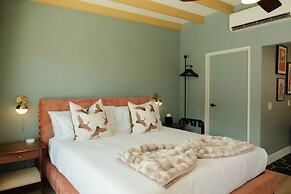 Mod Maya Hotel in Palm Springs