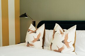 Mod Maya Hotel in Palm Springs