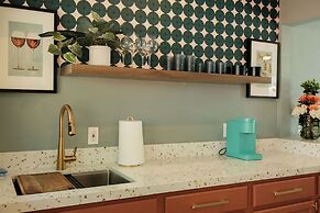 Mod Maya Hotel in Palm Springs