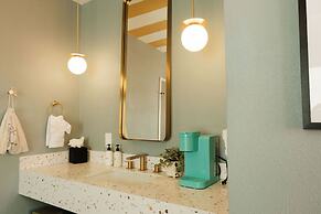 Mod Maya Hotel in Palm Springs