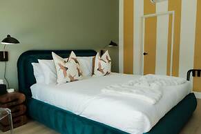 Mod Maya Hotel in Palm Springs