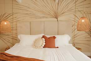 Mod Maya Hotel in Palm Springs