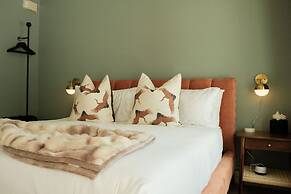 Mod Maya Hotel in Palm Springs