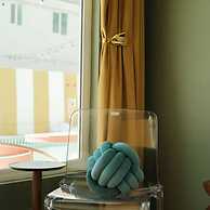 Mod Maya Hotel in Palm Springs