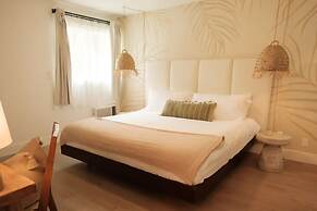 Mod Maya Hotel in Palm Springs