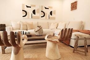 Mod Maya Hotel in Palm Springs