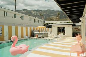 Mod Maya Hotel in Palm Springs