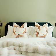 Mod Maya Hotel in Palm Springs