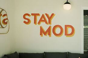 Mod Maya Hotel in Palm Springs