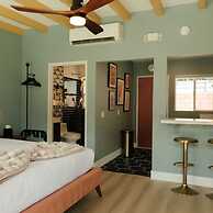 Mod Maya Hotel in Palm Springs