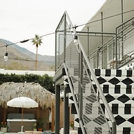 Mod Maya Hotel in Palm Springs