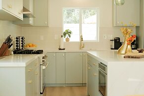 Mod Maya Hotel in Palm Springs