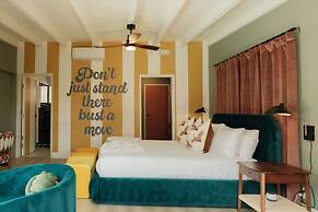 Mod Maya Hotel in Palm Springs