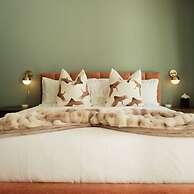 Mod Maya Hotel in Palm Springs