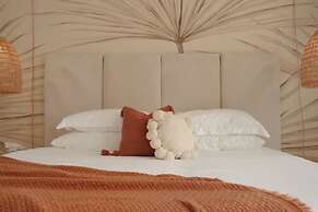 Mod Maya Hotel in Palm Springs