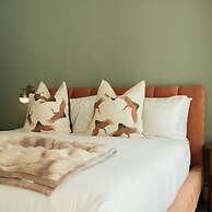 Mod Maya Hotel in Palm Springs