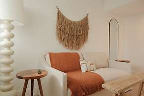 Mod Maya Hotel in Palm Springs