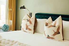 Mod Maya Hotel in Palm Springs