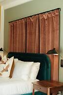 Mod Maya Hotel in Palm Springs