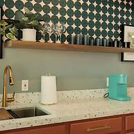 Mod Maya Hotel in Palm Springs